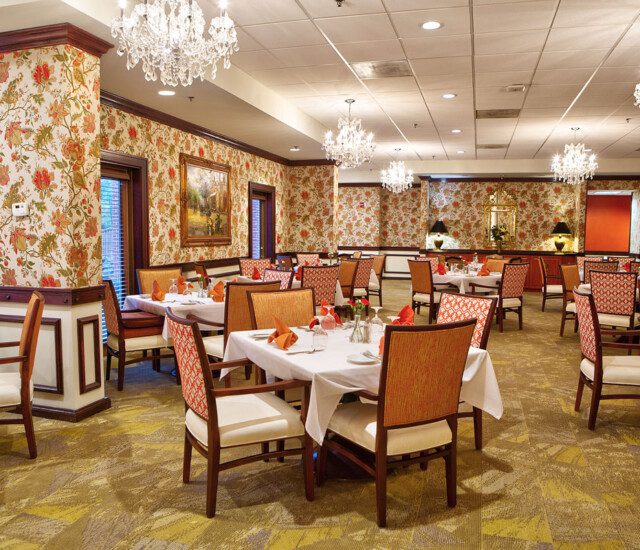 expansive dining area at Claridge Court Senior Living Community